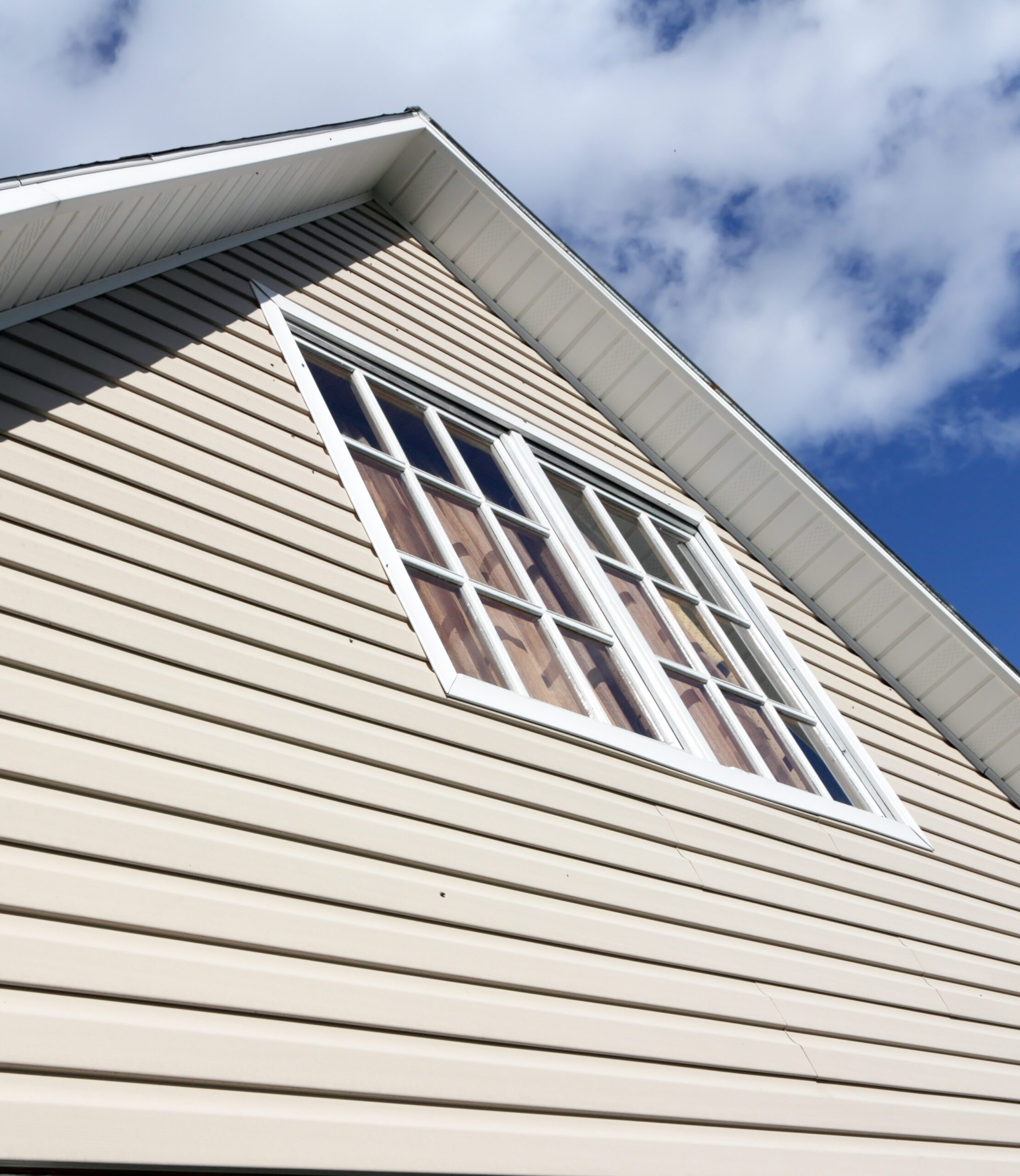 House,Exterior,,Against,A,Blue,Sky.,Roof,Close-up.,Low,Angle